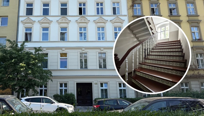 w tle: odrestaurowana kamienica przy ul. Prusa 49; w kółku: odrestaurowana  klatka schodowa z widocznymi drewnianymi schodami