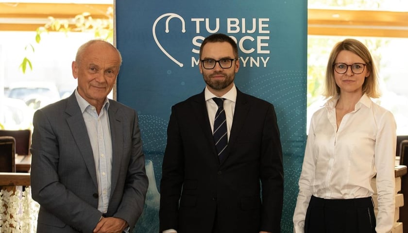 od lewej: prof. Piotr Ponikowski, dr Michał Tkaczyszyn i Anna Oleńska