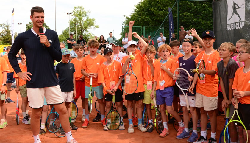 Hubert Hurkacz na korcie na Pułtuskiej z zawodnikami turnieju Hubi Cup 2026