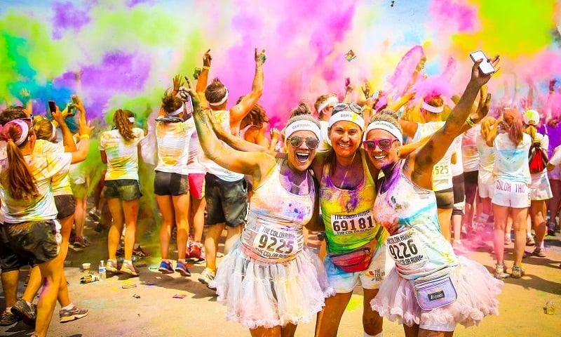 The Color Run. Wygraj kody startowe na kolorowy bieg na zakończenie wakacji [ZAKOŃCZONY]