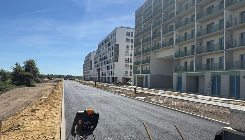 Pierwsze warstwy nawierzchni na Al. Architektów