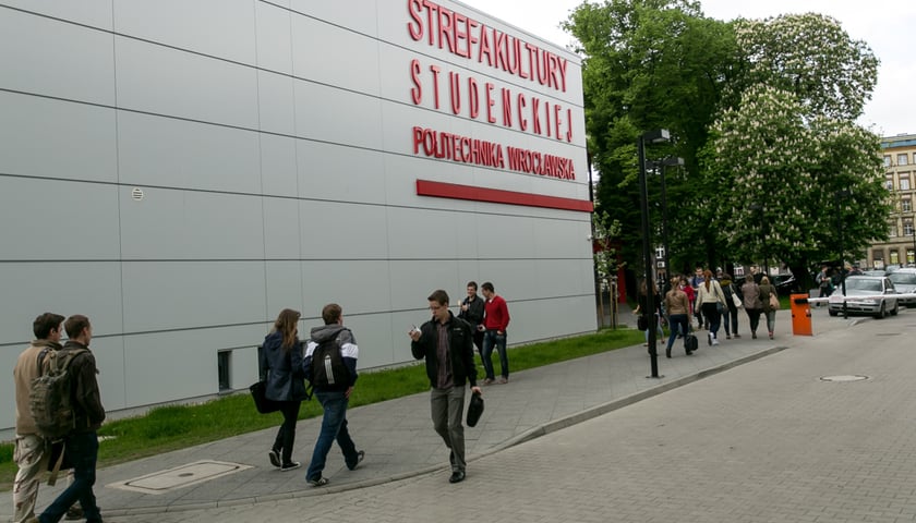 Sto tysięcy dla niepełnosprawnych studentów