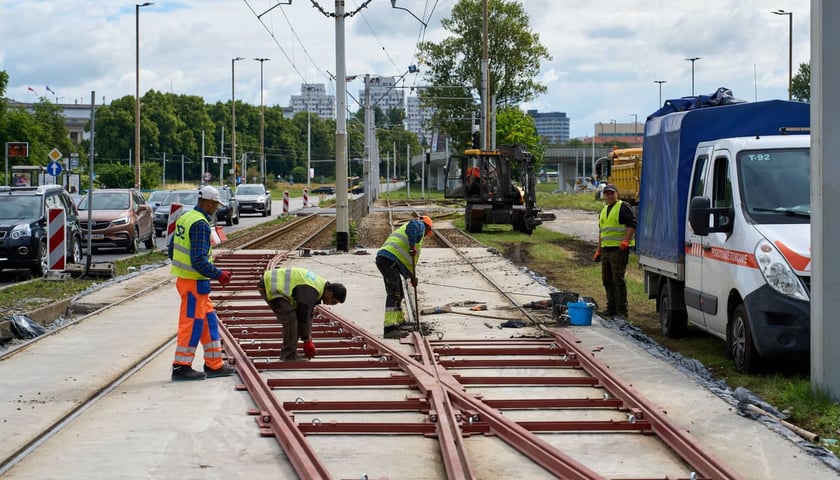 Prace torowe na  skrzyżowaniu ulic Traugutta i Krasińskiego