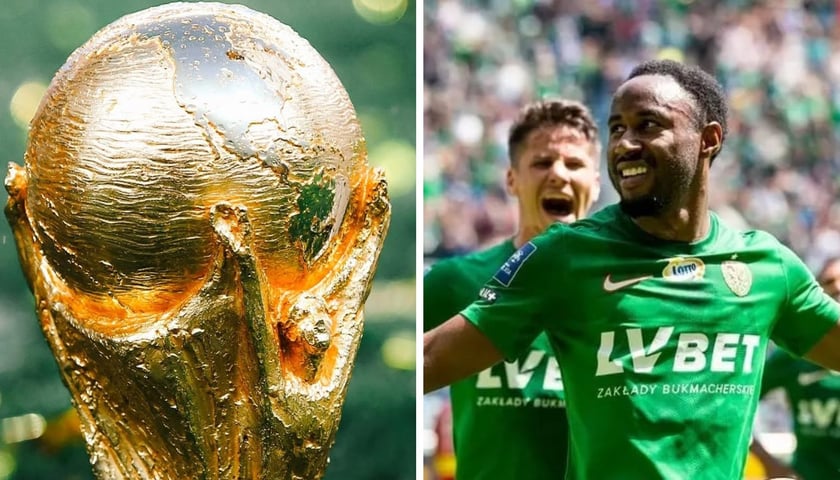 Po lewej: fragment pucharu MŚ / po prawej: John Yeboah (Ekwador)  w zielonej koszulce Śląska Wrocław w sezonie 2022/2023