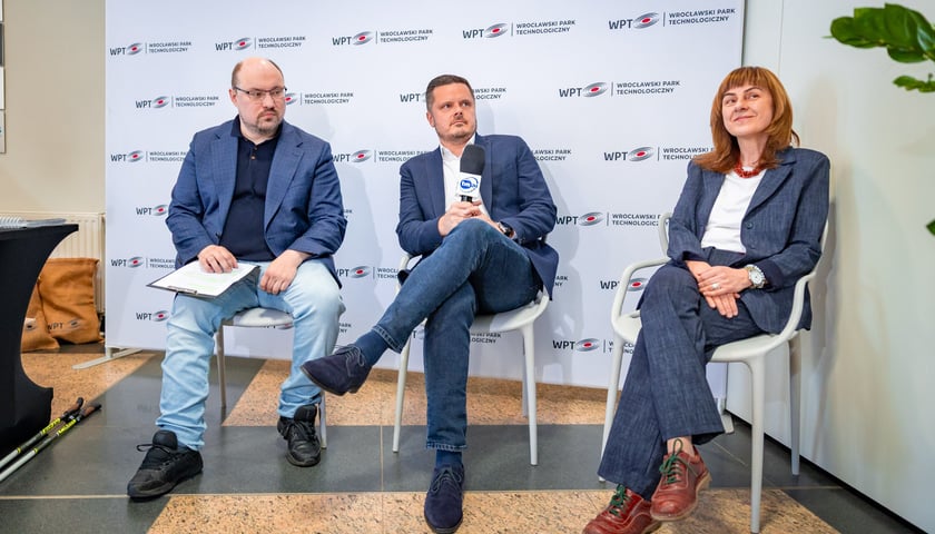 <p>od lewej: Michał Sałkowski, Paweł Korzeniowski i Małgorzata Dynowska</p>