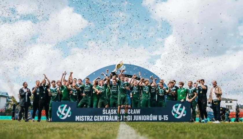 Piłkarze Śląska Wrocław U15 cieszący się ze zdobycia mistrzostwa Polski. Sobota 13.06.2026