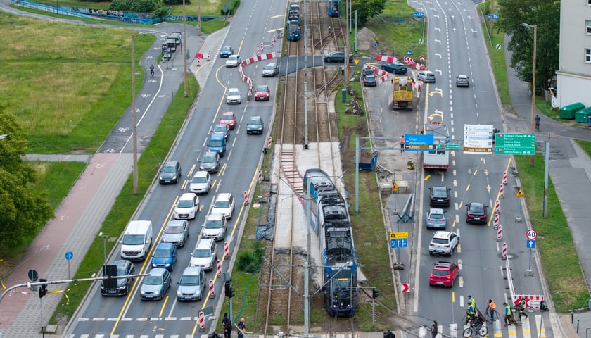 Remont torowiska w rejonie skrzyżowania Traugutta z Krasińskiego. Zdjęcie z poniedziałku 15 czerwca
