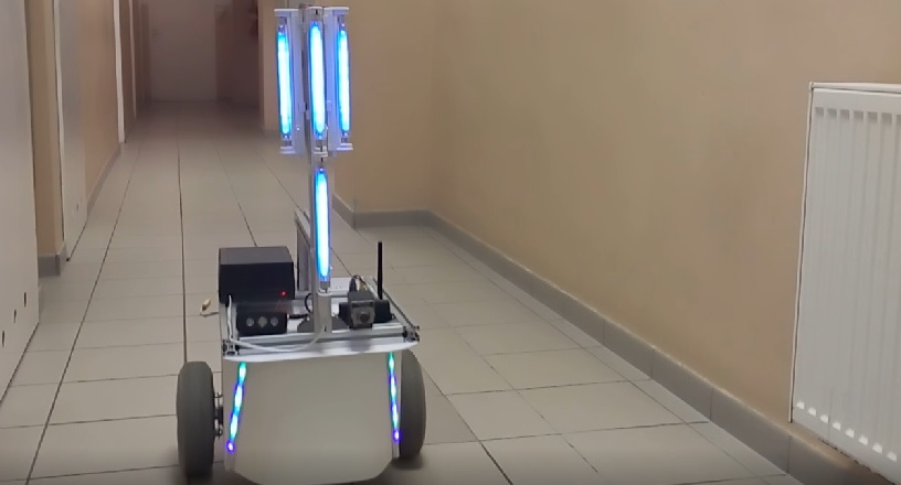 Testy robota do odkażania pomieszczeń w USK we Wrocławiu