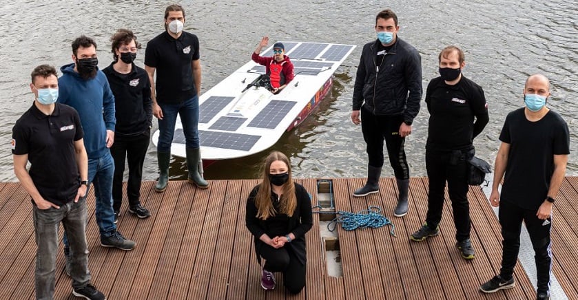 Studenci Politechniki wypróbowali swoją łódź solarną