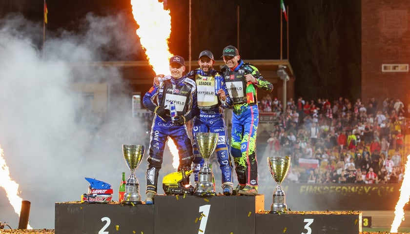 Żużlowe Grand Prix of Poland we Wrocławiu - 20 czerwca 2026 r., Stadion Olimpijski. Na podium szczęśliwy zwycięzca Bartosz Zmarzlik oraz Roberta Lamerta i Michael Jepsen Jensen.