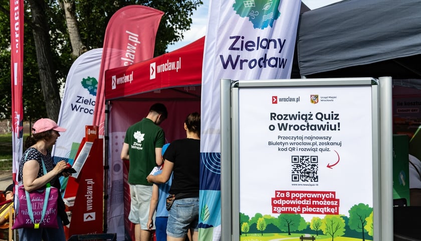Stoisko MPWiK podczas pikniku. Zdjęcie ilustracyjne