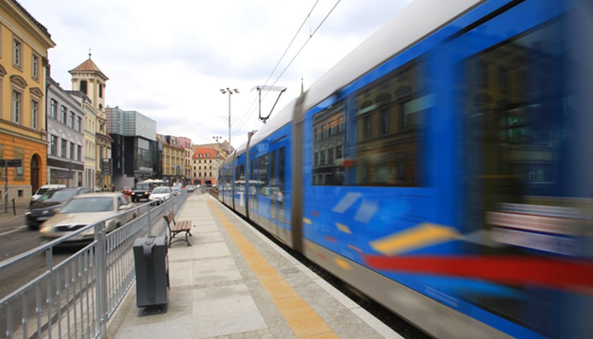 30 maja: przeniesienie przystanku tramwajowego przy ul. K. Wielkiego