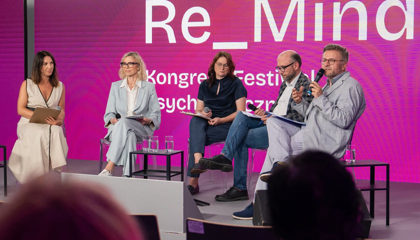 Uczestnicy debaty „Miasto jako system wsparcia – jak budować lokalną odporność psychiczną?” 