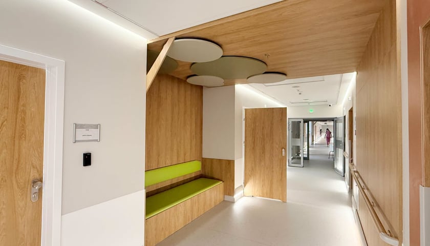 Wnętrza kliniki kardiologii i kardiochirurgii dziecięcej USK we Wrocławiu