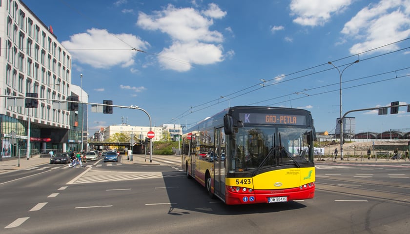 22 kwietnia - stała zmiana trasy linii autobusowej 100
