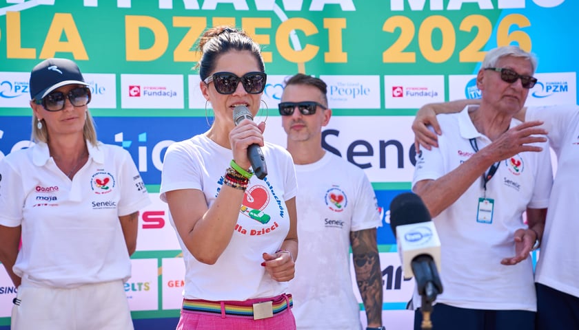 Magdalena Wdowiak-Urbańczyk, dyrektorka Departamentu Spraw Społecznych Urzędu Miejskiego Wrocławia (przy mikrofonie)