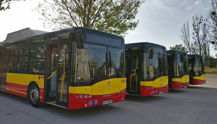 28 września – uruchomienie nowej linii autobusowej 143 na trasie Kminkowa - Oporów