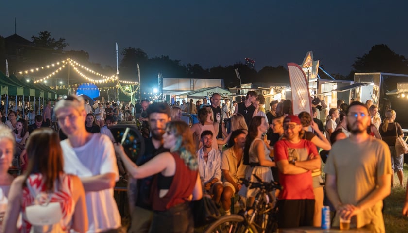 Kobiety i mężczyźni. Uczestnicy Festiwalu PasiBrzucha we Wrocławiu, 26 - 28.06.2026 r. 
