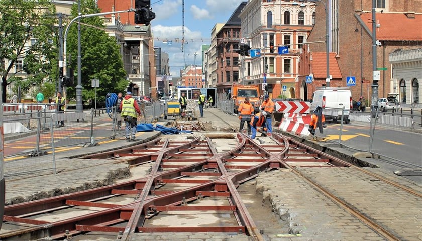 30 maja – wymiana rozjazdów na skrzyżowaniu ul. Piłsudskiego/Świdnicka