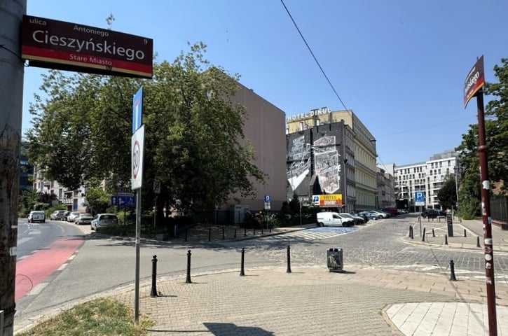 Skrzyżowanie ulic Cieszyńskiego i Nowy Świat