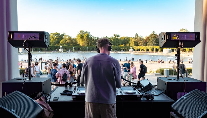 Lato na Pergoli we Wrocławiu. Plenerowe kino, zabawy rodzinne, clubbing