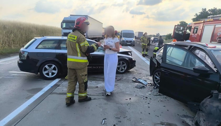 Wypadek na autostradzie A4 pod Wrocławiem - rozbite samochody i zablokowana droga / 30 czerwca 2026 r.