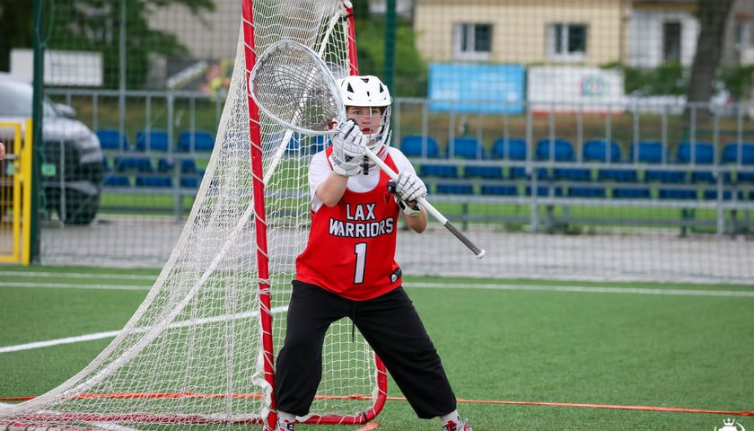 Zawodniczka lacrosse broni bramiki