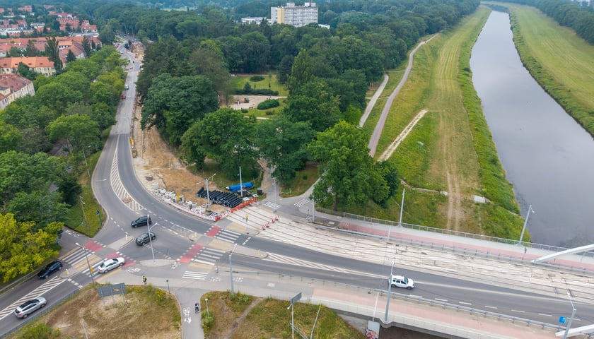 Budowa tramwaju na Swojczyce. Obecnie najwięcej dzieje się pomiędzy pętlą „Sępolno” a Mostami Chrobrego