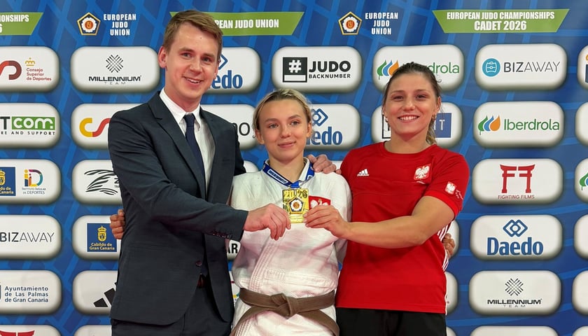 trener Patryk Kastner, Nina Podymska i trenerka Anna Dąbrowska