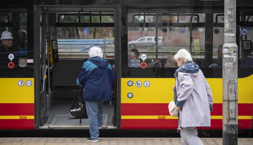 Wtorkowy poranek na Szczepinie. Ewakuacja mieszkańców związana ze znalezieniem niewybuchu na ulicy Trzemeskiej