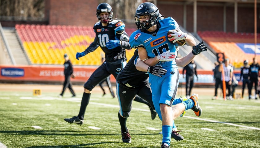 Filip Tunia, młody futbolista Panthers Wrocław, rusza na podbój USA