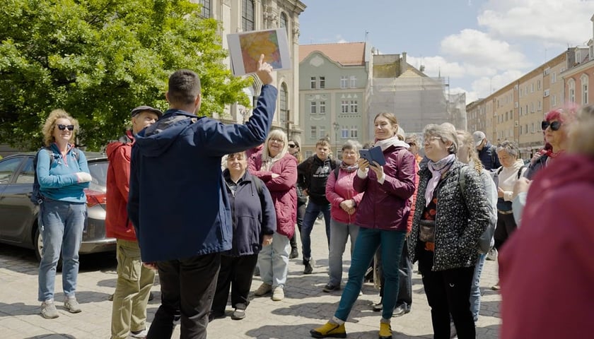 Zwiedzanie Brzegu z przewodnikiem w ramach bezpłatnego cyklu  AgloTour