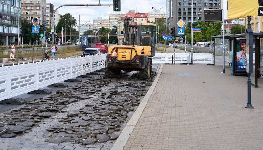 Remont zatoki autobusowej na przystanku „Jana Pawła II”
