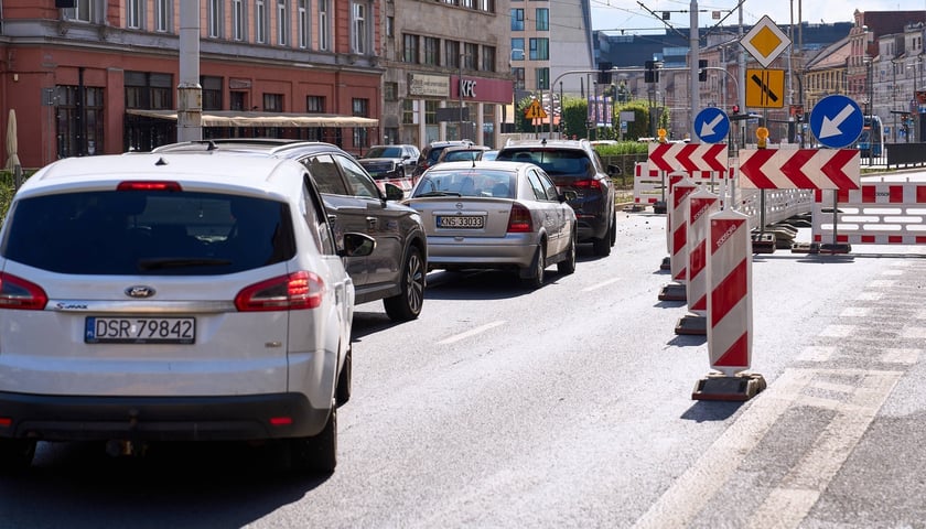 Utrudnienia na Kazimierza Wielkiego - zwężenie jezdni 