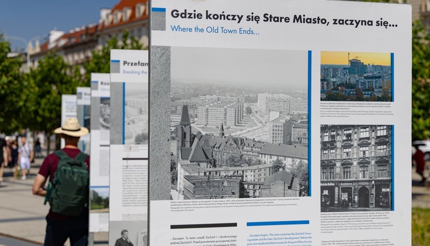 Plenerowa wystawa „Prefabrykaty na Kwadraty”  przed Dworcem Głównym we Wrocławiu
