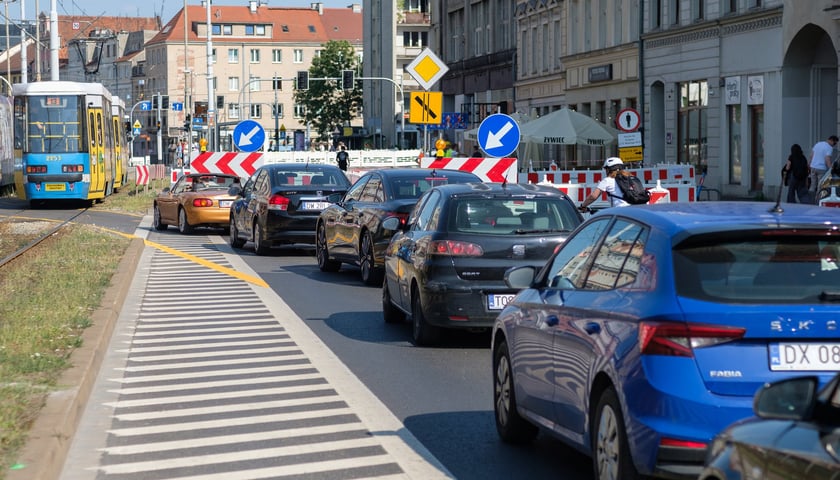 Korek na Kazimierza Wielkiego w poniedziałkowe popołudnie