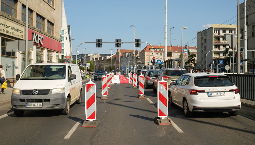 Korek na Kazimierza Wielkiego w poniedziałkowe popołudnie