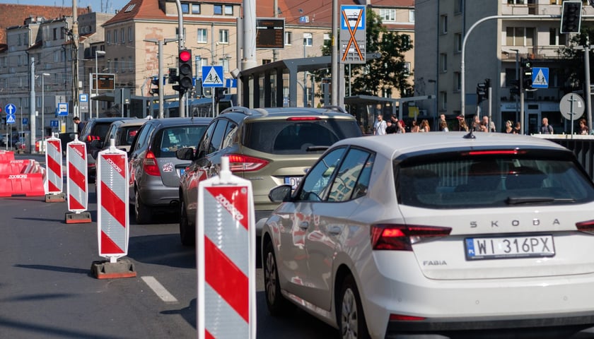 Korek na Kazimierza Wielkiego w poniedziałkowe popołudnie
