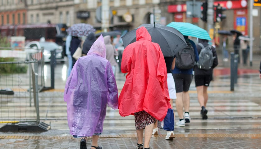 Okolice Dworca Głównego we Wrocławiu, 15 lipca 2027