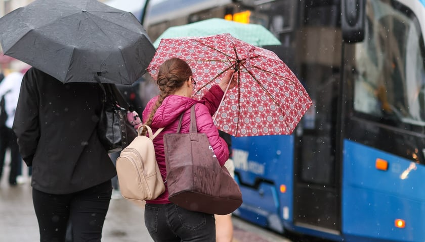 Okolice Dworca Głównego we Wrocławiu, 15 lipca 2027