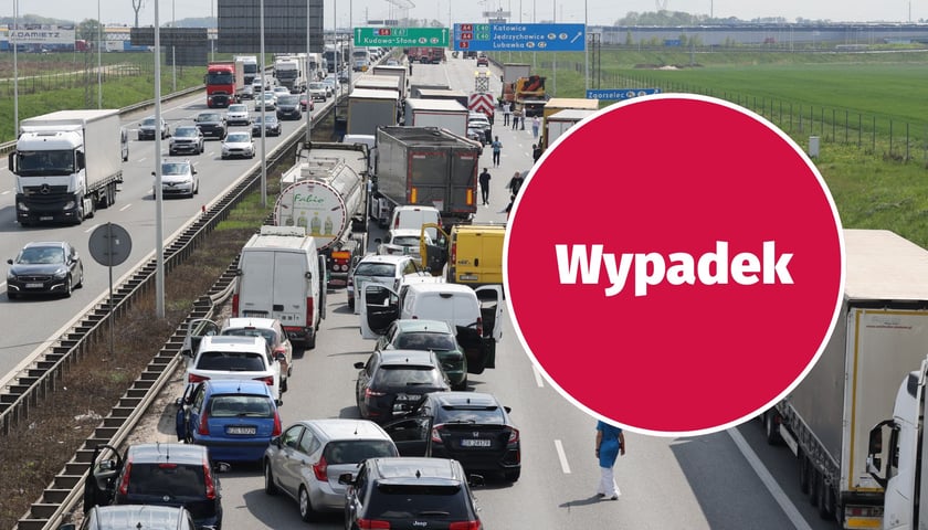 Samochody stojące na drodze, zdjęcie ilustracyjne. Poważny wypadek na S8 między węzłami Oleśnica Zachód i Oleśnica Północ, 15.07.2026 r. 