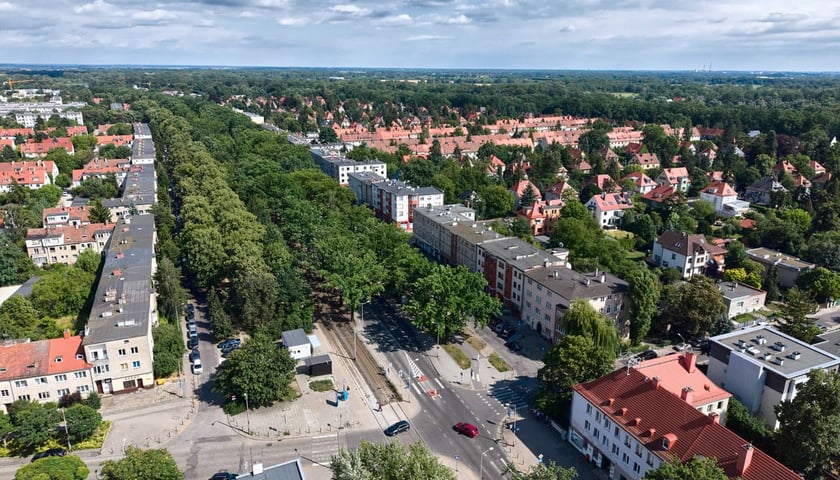 <p>Osiedla Biskupin-Sępolno-Dąbie-Bartoszowice, widok z drona. Lipiec 2026</p>