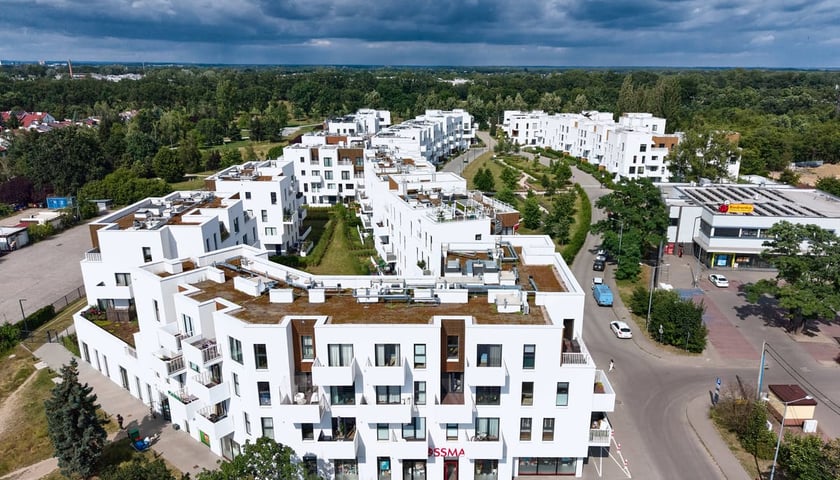 <p>Osiedla Biskupin-Sępolno-Dąbie-Bartoszowice, widok z drona. Lipiec 2026</p>