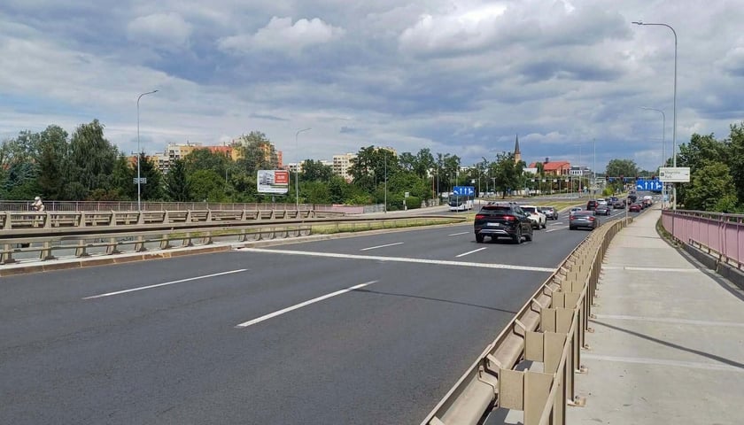 Nie ma już utrudnień na Gądowiance. Samochody korzystają z pełnej szerokości drogi, 20.07.2026 r.
