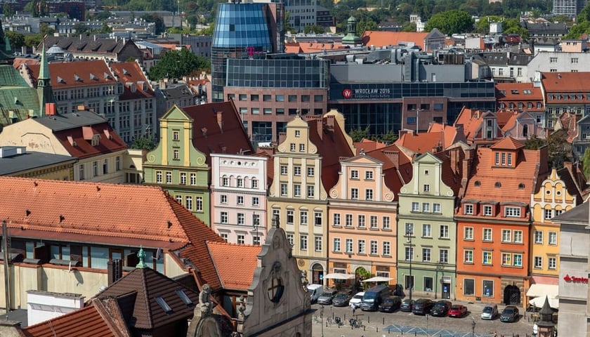 Kamieniczki we wrocławskim Rynku, panorama miasta. Zdjęcie ilustracyjne