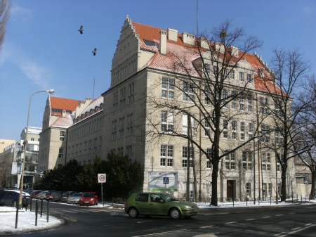 Stuletni gmach politechniki odmłodzony