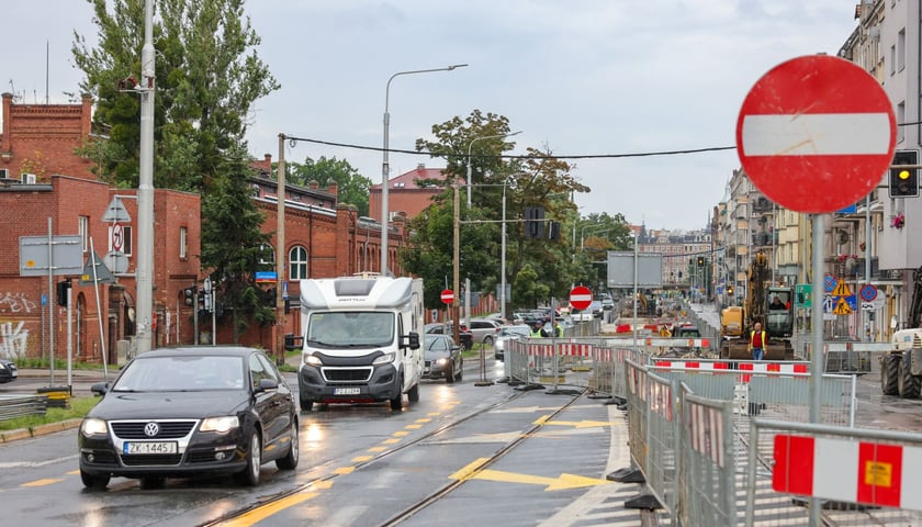 Zdjęcie ulicy Trzebnickiej wykonane w poniedziałkowy poranek 27 lipca 