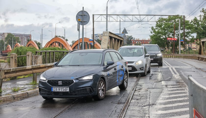 Zdjęcia ulicy Trzebnickiej oraz trasy objazdu wykonane w poniedziałkowy poranek 27 lipca