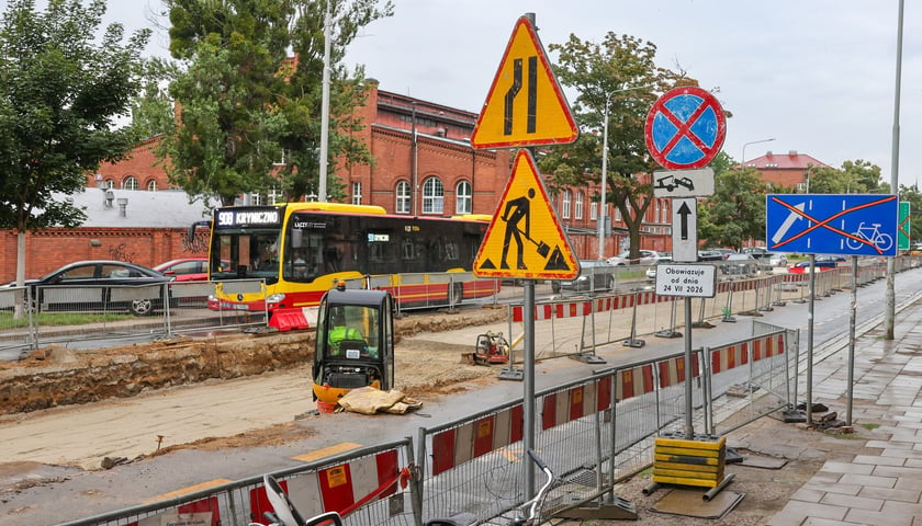 Zdjęcia ulicy Trzebnickiej oraz trasy objazdu wykonane w poniedziałkowy poranek 27 lipca