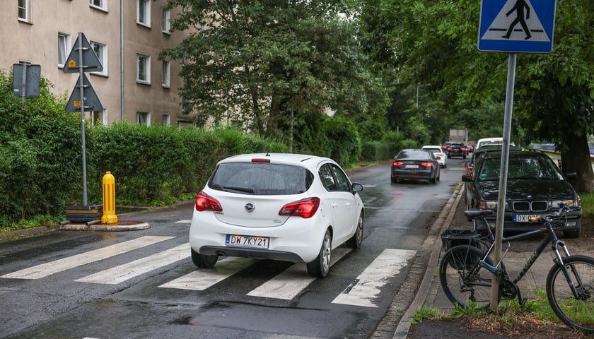 Zdjęcia ulicy Trzebnickiej oraz trasy objazdu wykonane w poniedziałkowy poranek 27 lipca